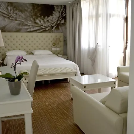 Rosa Purpurea Hotel 3*